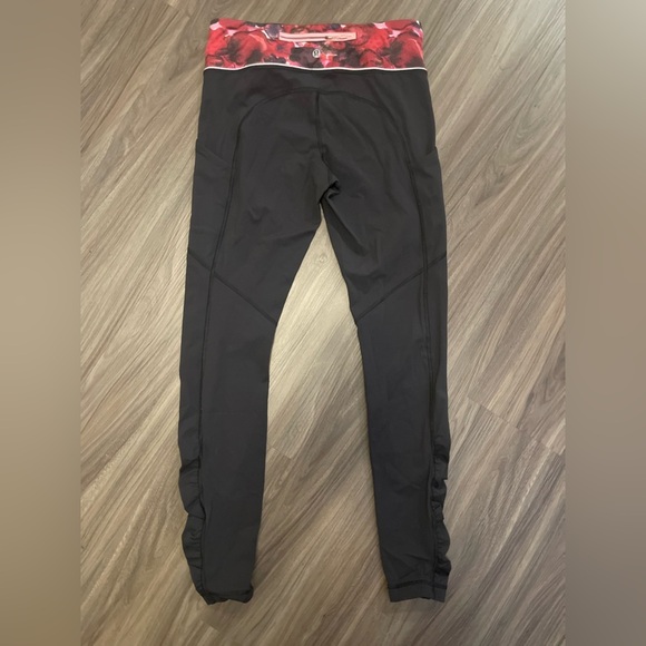 Lululemon speed tight IV black poppy petals rumble multi size 6 - Picture 8 of 9